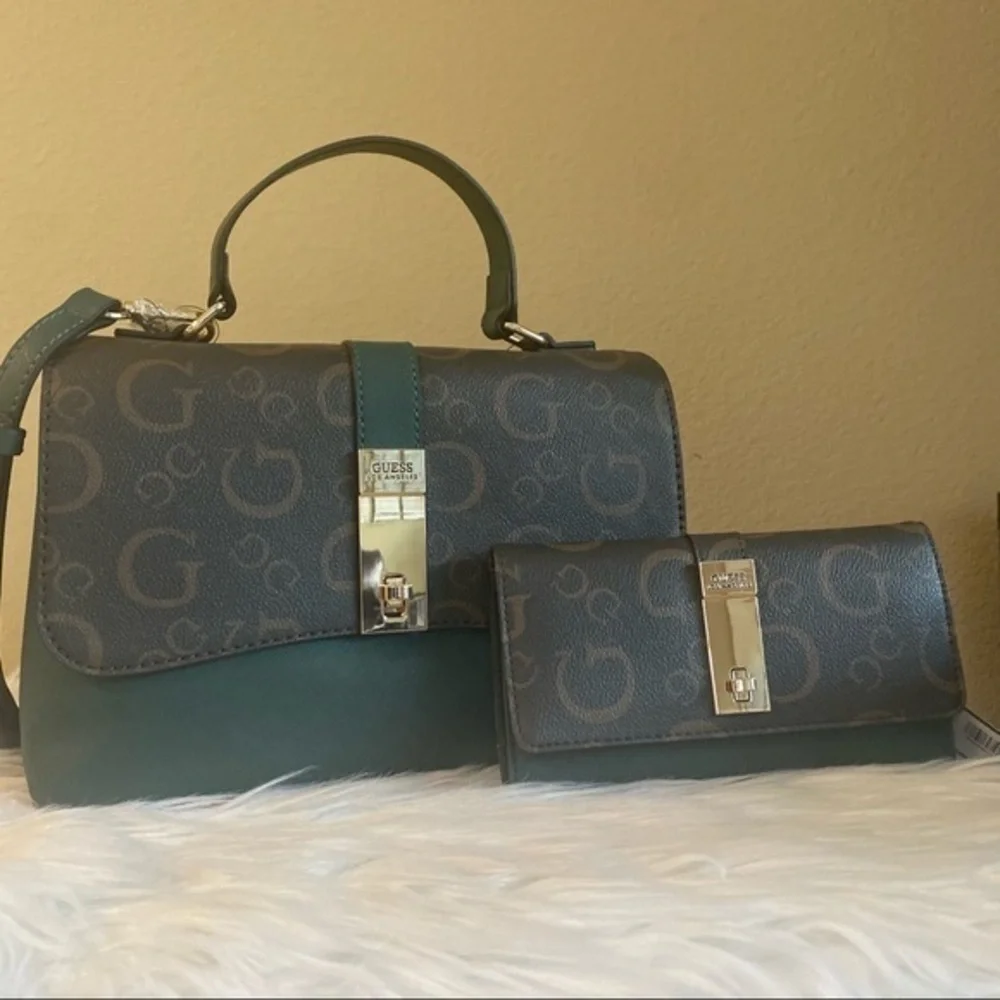 New Guess Elsie Logo Flap Crossbody bag & wallet